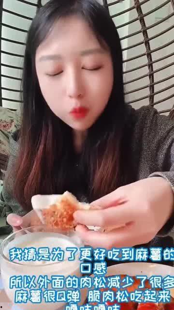 小姐姐吃细瓜,小姐姐的甜蜜细瓜时光