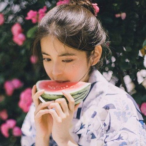 女生外卖吃瓜图片,揭秘女生外卖吃瓜的甜蜜瞬间”