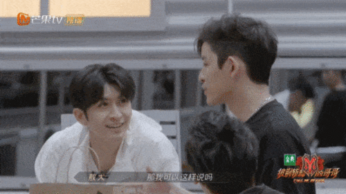 炸裂舞台吃瓜,吃瓜群众围观娱乐圈风云变幻