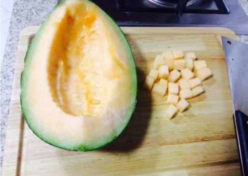 虎子吃哈密瓜不酸,意外发现不酸的秘密